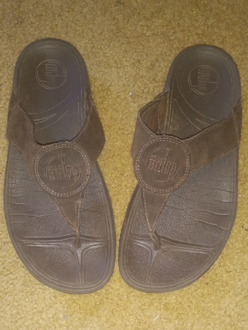 Fitflop Oasis Brown Suede Thong Sandals with Logo Medallion SZ.7